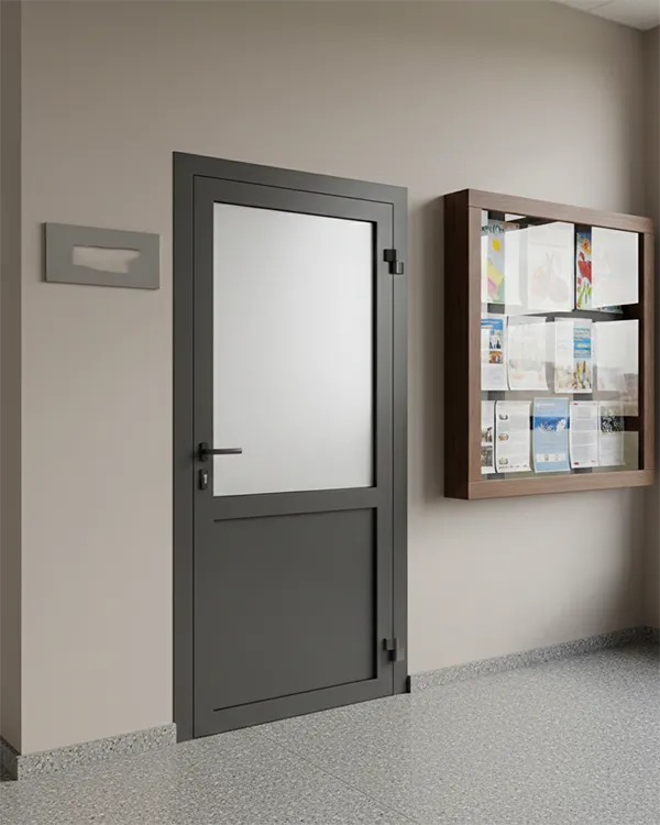 Внутренняя дверь для детского сада из алюминиевого профиля ТАТПРОФ с безопасным остеклением и пальцезащитой