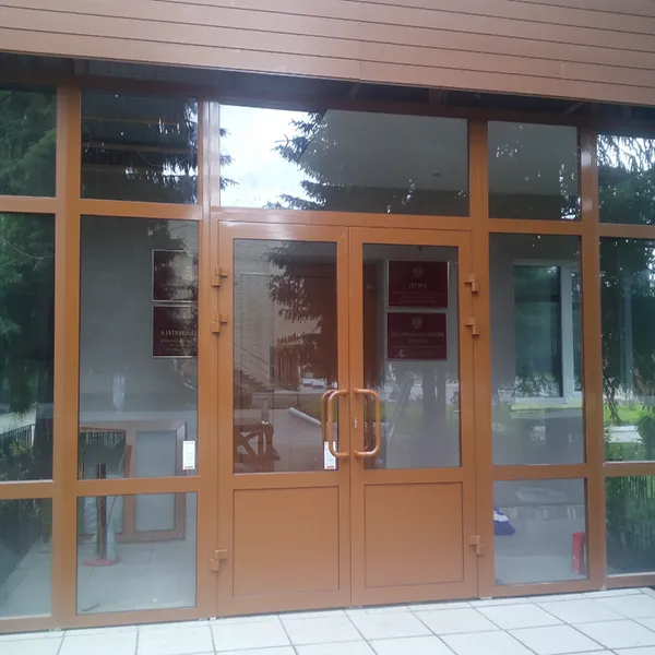 Профессиональный монтаж алюминиевой двери ТАТПРОФ в Екатеринбурге